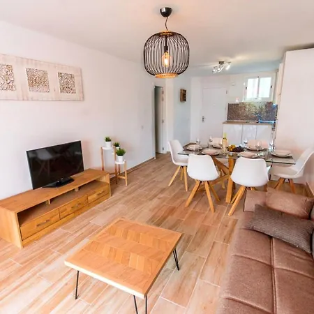 Appartement Elegant With Mountain View In Playa De La Americas 60 Sqm Shared Pool